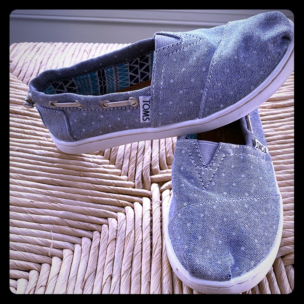 Girls TOMS shoes